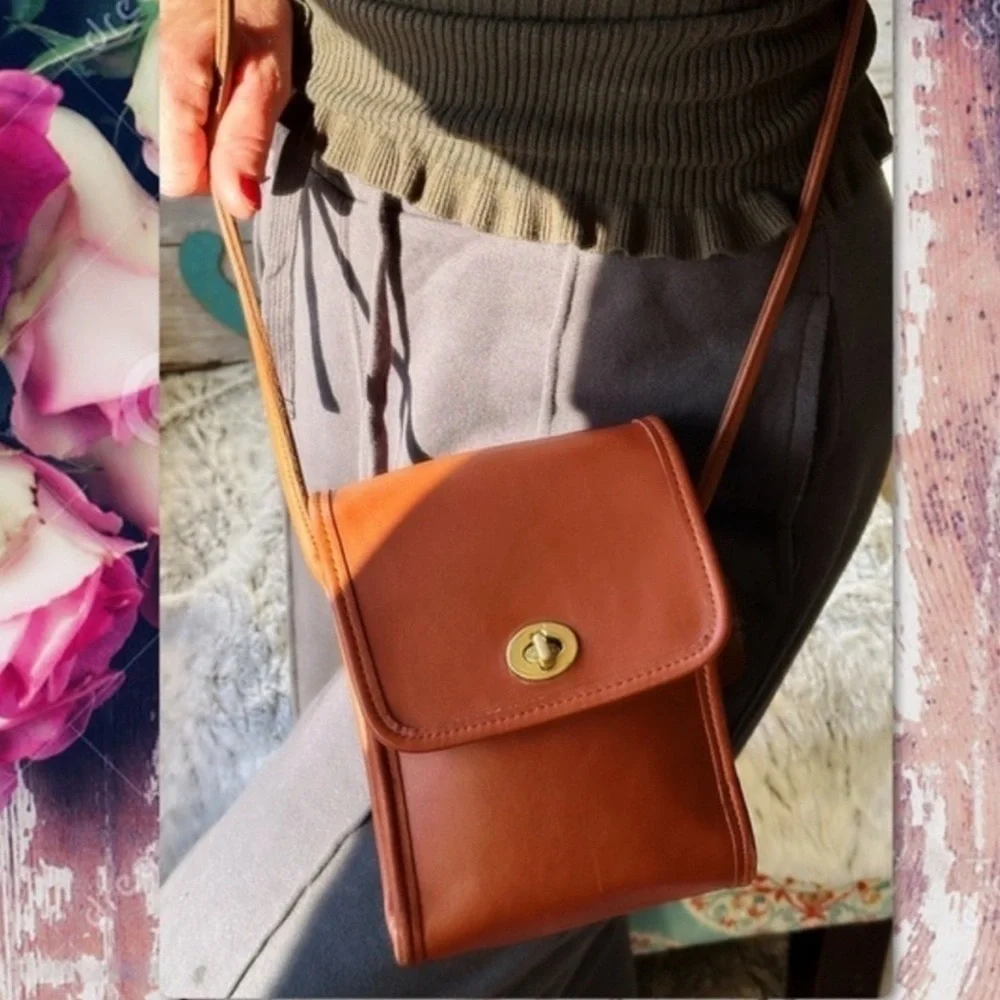 VINTAGE COACH BRITISH TAN SCOOTER CROSSBODY BAG 9893